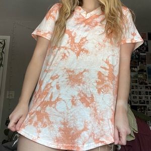 Oversized Orange V-Neck Tie-Dye Tee